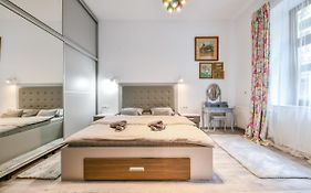 Glam Apartment